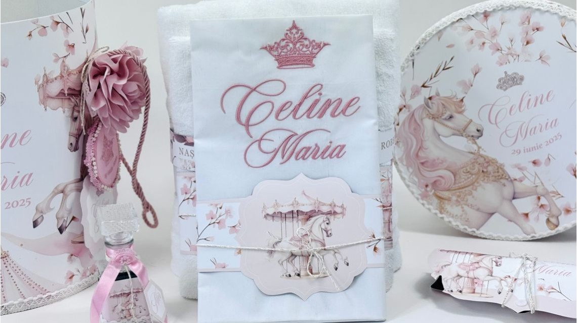 Trusou botez carusel cu cai roz pal si flori pastelate Pink Carousel 16